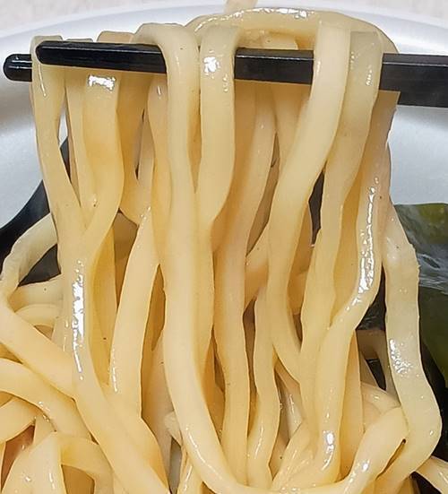 ローソン 五福星監修 肉ワカメらーめん 麺.jpg