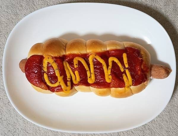 ローソン 盛りすぎ！あらびきポークフランクロール.jpg