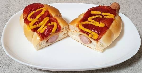 ローソン 盛りすぎ！あらびきポークフランクロール 断面.jpg