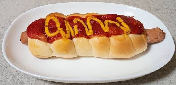 ローソン 盛りすぎ！あらびきポークフランクロール(1).jpg