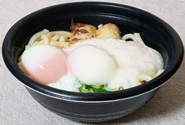 ローソン 盛りすぎ!半熟玉子とろろうどん(2).jpg