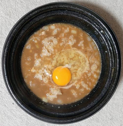 ローソン 盛りすぎ！満腹濃厚豚ラーメン おじや風.jpg