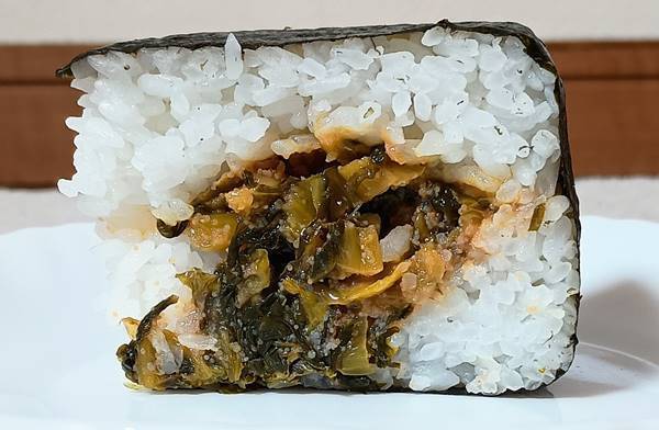 ローソン 盛りすぎ！高菜明太おにぎり 断面(1).jpg