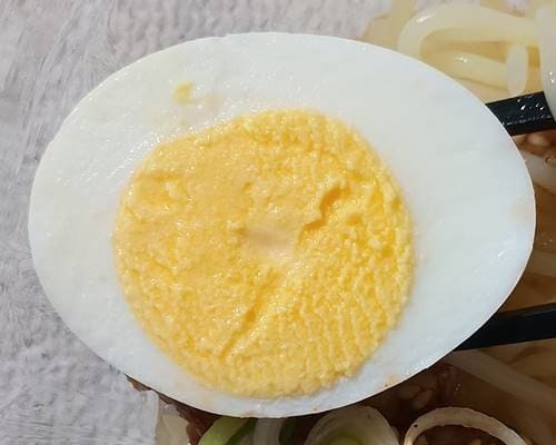 ローソン 盛岡冷麺 茹で卵.jpg