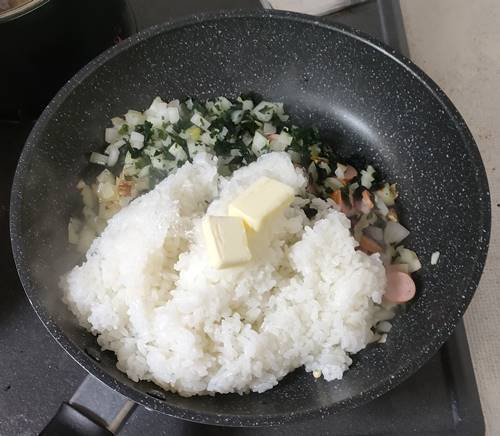 ワカメピラフ ご飯投入.jpg