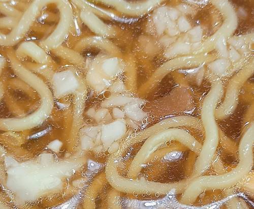 中国料理 彩鳳 ラーメン にんにく投入.jpg
