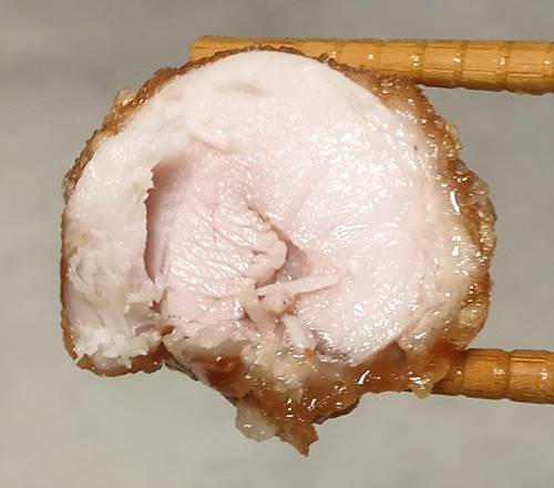 中津からあげの専門店「からあげ鶏kei」骨なしもも 断面.jpg