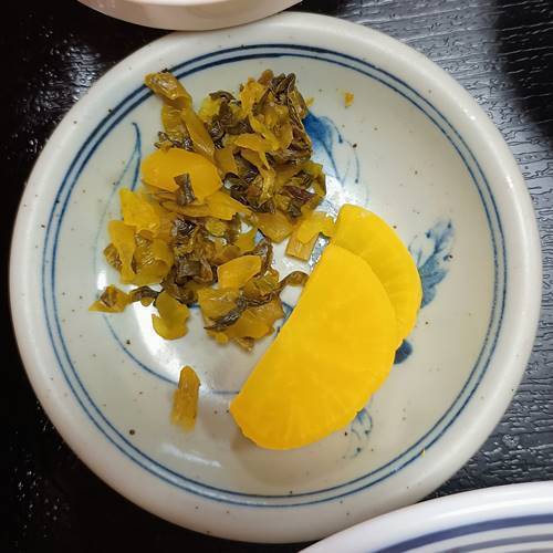 中華料理 彩鳳 豚肉とニンニクの茎炒め定食 漬け物.jpg