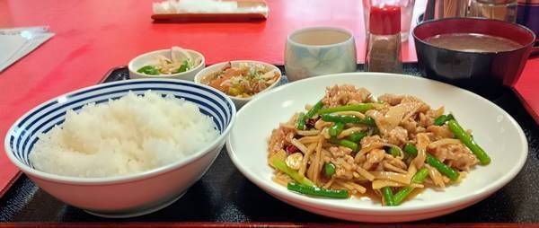 中華料理 彩鳳 豚肉とニンニクの茎炒め定食(1).jpg