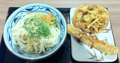丸亀製麺 ぶっかけうどん&野菜かき揚げ&ちくわ天.JPG