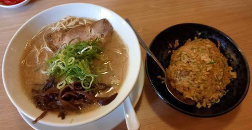 博多ラーメン駿蔵 博多豚骨ラーメン 小チャーハンCセット.jpg