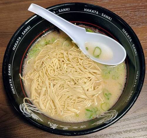 博多三氣 替え玉投入.jpg