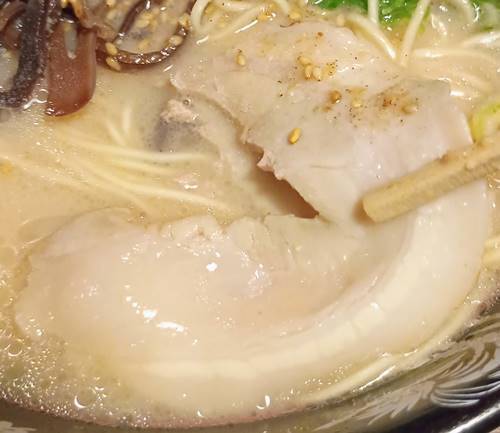 博多三氣 白ラーメン  チャーシュー.jpg