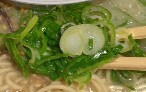 博多三氣 白ラーメン ネギ.jpg
