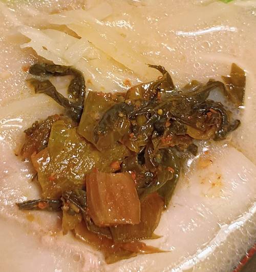 博多三氣 白ラーメン 針生姜＆高菜投入.jpg