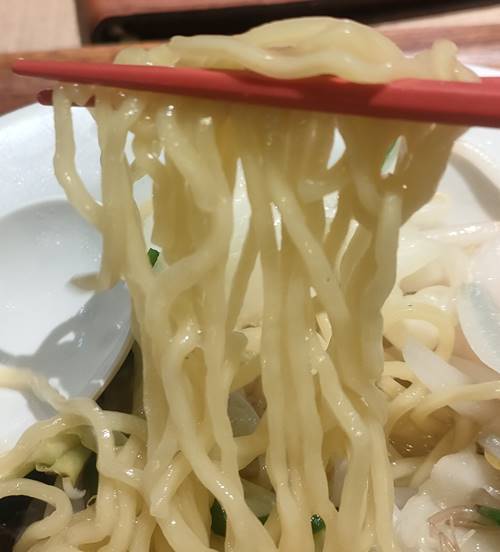 台湾点心房 海鮮野菜タン麺 麺.jpg
