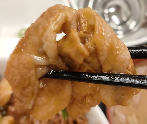 吉野家 スタミナ超特盛丼 豚肉.jpg