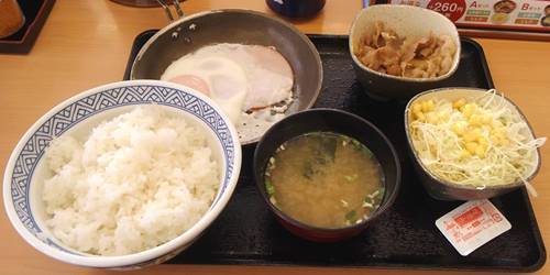 吉野家 一汁三菜朝膳 ハムエッグ牛小鉢定食.JPG