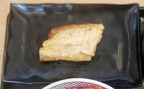 吉野家 牛さば定食 鯖(1).jpg