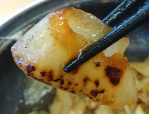 吉野家 牛の鍋焼き定食 焦げ玉ねぎ.JPG