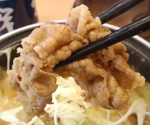 吉野家 牛の鍋焼き定食 牛肉.JPG