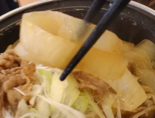 吉野家 牛の鍋焼き定食 玉ねぎ.JPG