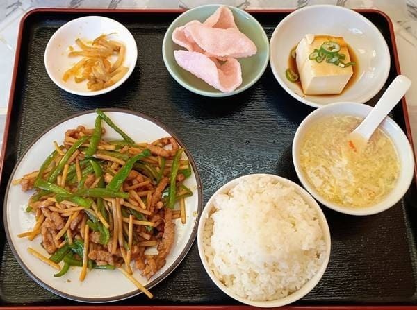 四季紅 青椒肉絲ランチ.jpg