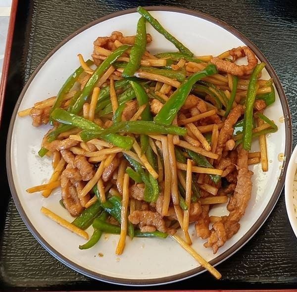 四季紅 青椒肉絲ランチ 青椒肉絲.jpg