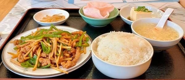 四季紅 青椒肉絲ランチ(1).jpg