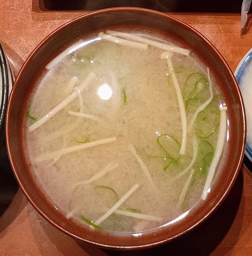 地鶏の里 永楽荘 せいろ蒸定食 味噌汁.jpg