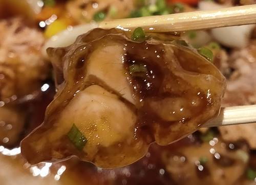 寧々家 鶏の黒酢あんかけ御膳 鶏肉.jpg