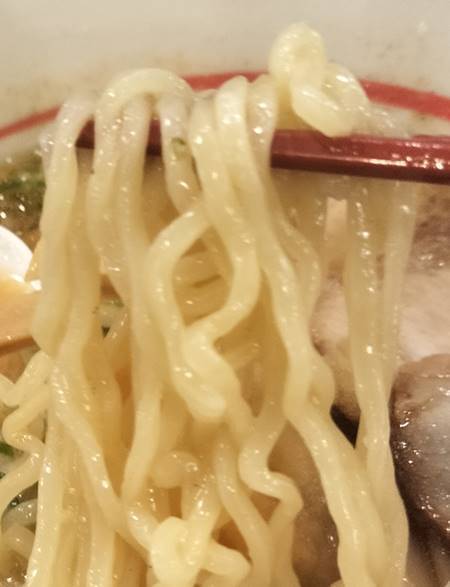 幸楽苑 にんにく味噌らーめん 麺.jpg