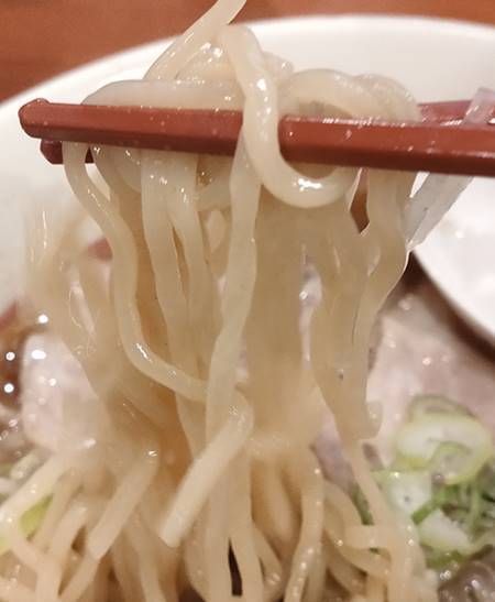 幸楽苑 三元豚チャーシューめん 麺.jpg