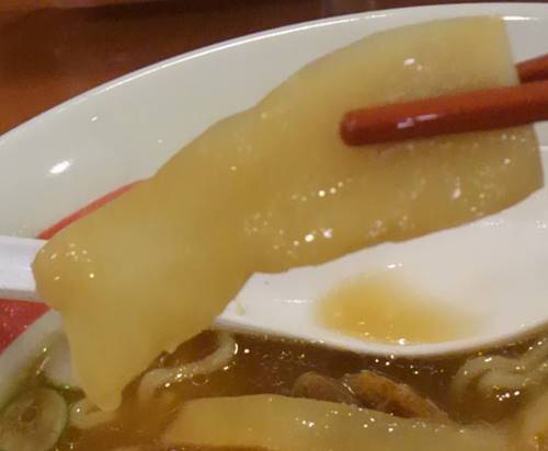 幸楽苑 名古屋コーチンらーめん メンマ.JPG