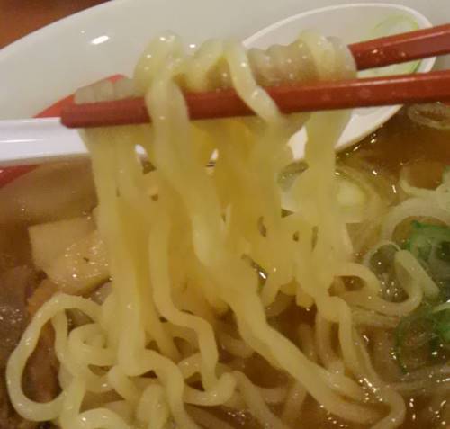 幸楽苑 名古屋コーチンらーめん 麺.JPG
