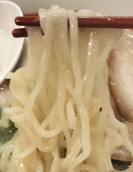 幸楽苑 塩とんこつらーめん 麺.jpg