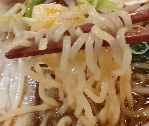 幸楽苑 激辛醤油らーめん 麺.jpg