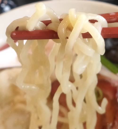 幸楽苑 牛骨野菜らーめん 麺.jpg