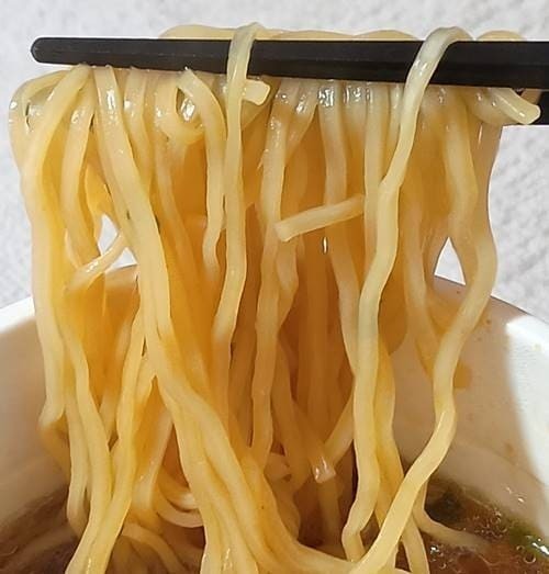 日清 Ramen Break Beats 地鶏醤油らぁ麺 麺.jpg