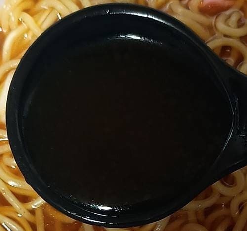 日清食品 日清麺職人 濃いだし 煮干し醤油 スープ.jpg