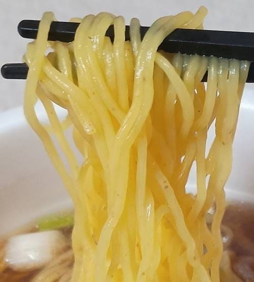 日清食品 日清麺職人 濃いだし 煮干し醤油 麺.jpg