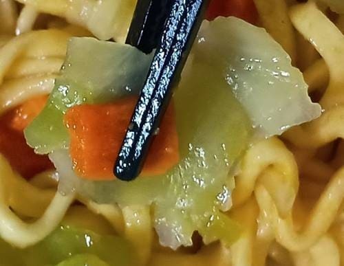 明星 チャルメラ とり野菜みそ焼そば 具.jpg