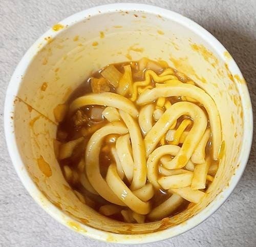明星 チャンピオンカレー監修 濃厚カレーラーメン うどん投入.jpg