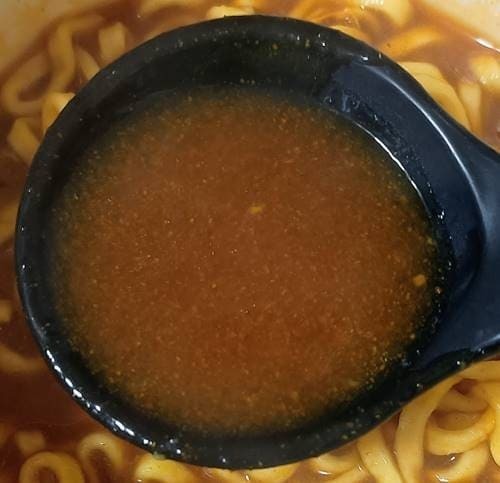 明星 チャンピオンカレー監修 濃厚カレーラーメン スープ.jpg