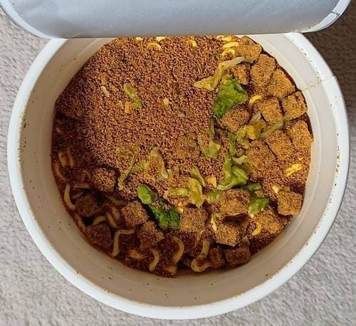 明星 チャンピオンカレー監修 濃厚カレーラーメン(1).jpg