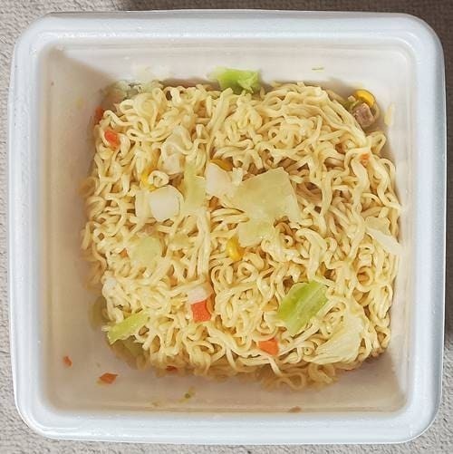 明星 一平ちゃん夜店の焼そば 大盛 クリームシチュー味.jpg