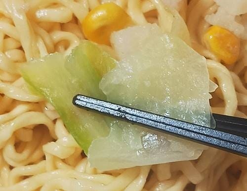 明星 一平ちゃん夜店の焼そば 大盛 クリームシチュー味 キャベツ.jpg