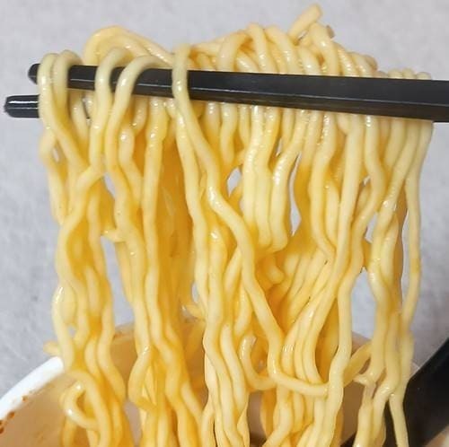 明星 中華三昧タテ型 四川飯店 麻婆豆腐麺 麺.jpg