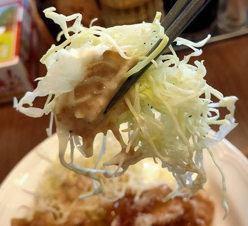 東京餃子軒 油淋鶏 A定食 キャベツ千切り.jpg