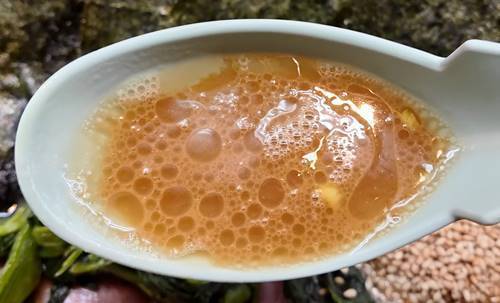 横浜ラーメン とんこつ家 醤油海苔ラーメン スープ.jpg